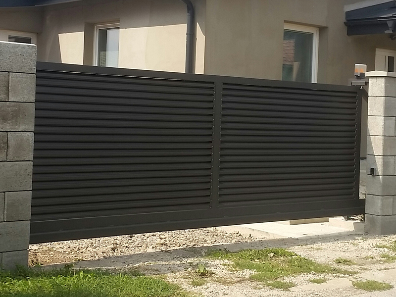tvora su lamelėmis Įrengė klientas